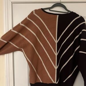 Tahari- Large - V Neck Pullover Sweater